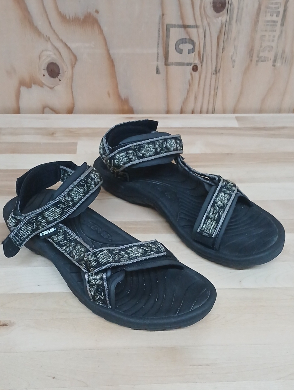 Teva Women’s Black Strappy Sandals with Olive Floral Pattern Size 10